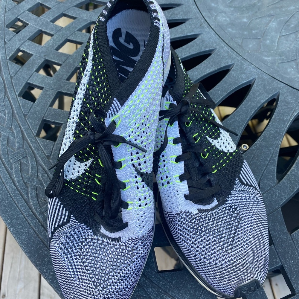 Men’s Nike Flyknit Racers - Picture 2 of 5
